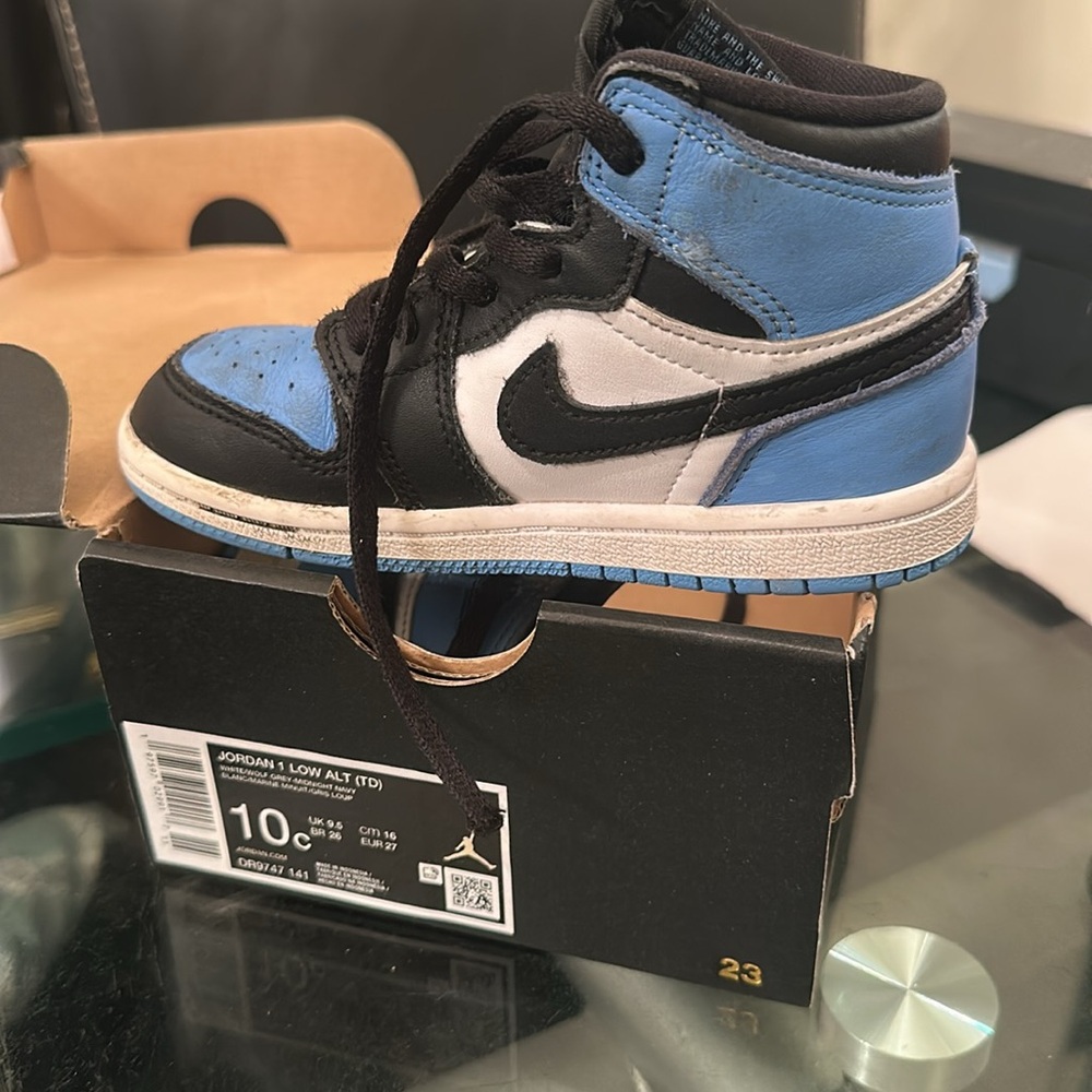 Jordan 1 Low Alt Sneakers - Black and Blue